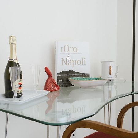 Al Centro Di Napoli Apartment Luaran gambar