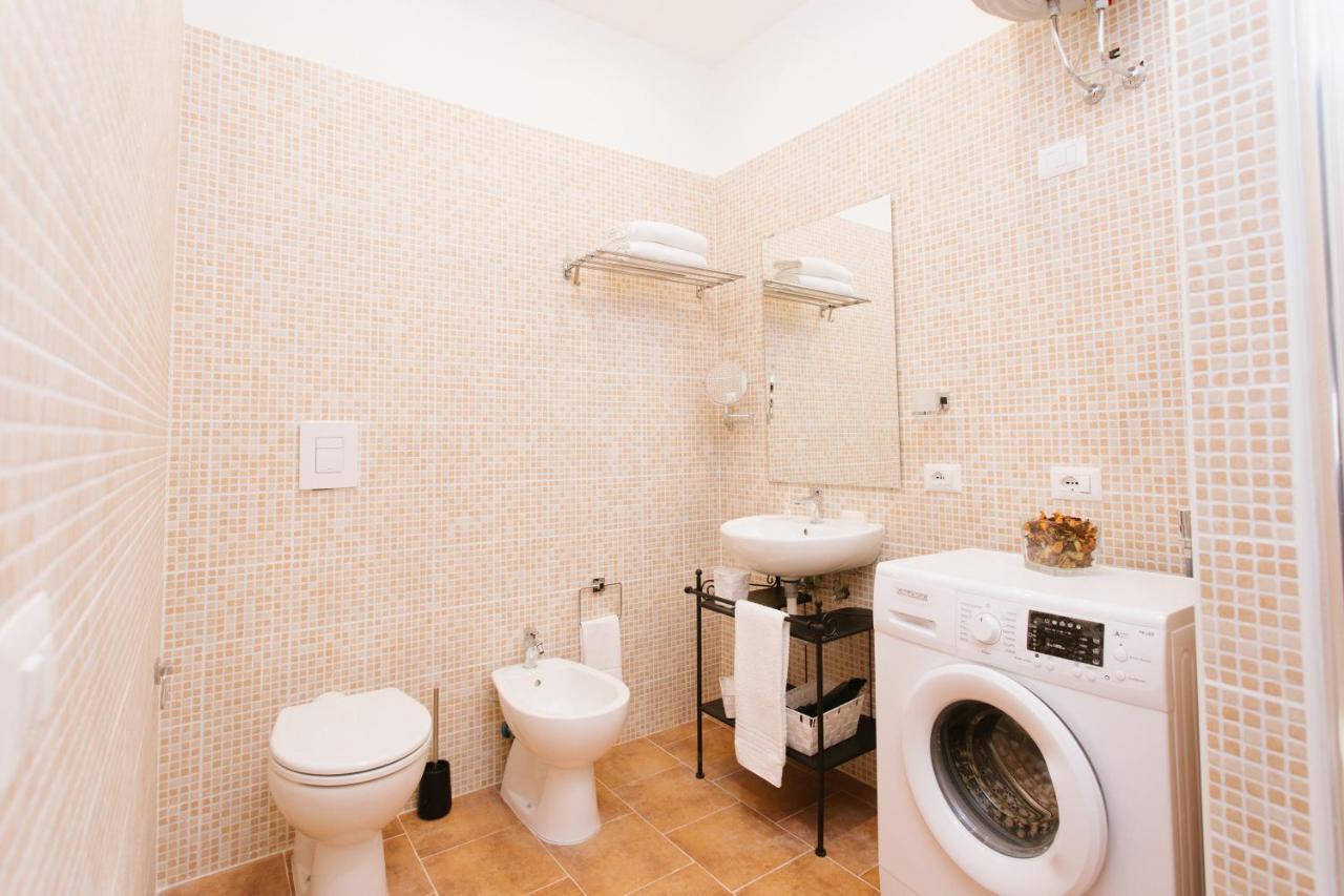 Al Centro Di Napoli Apartment Luaran gambar
